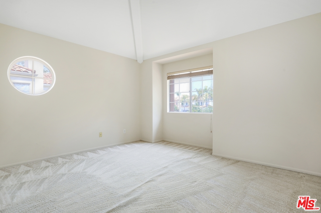 889 C. Amable Glendale, CA 91208 - Photo 32 of 51 an empty room with windows