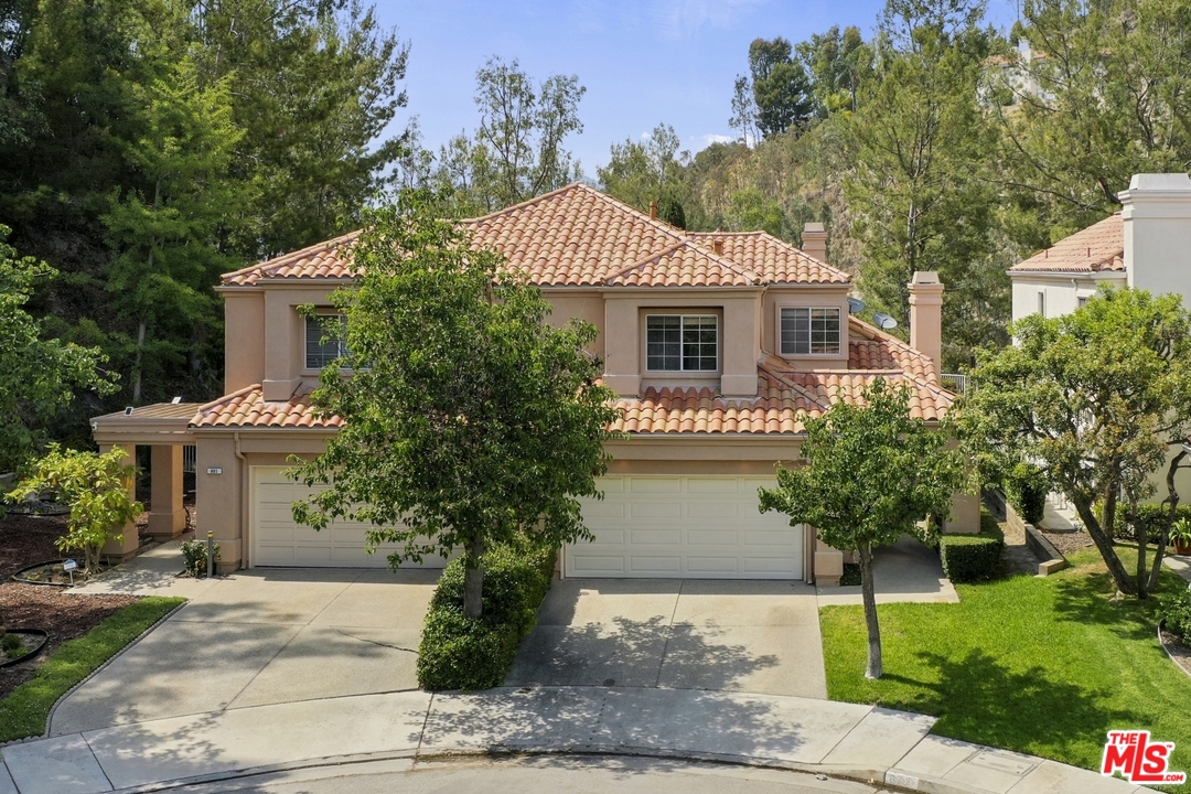 889 C. Amable Glendale, CA 91208 - Photo 43 of 51 a front view of a house with a garden