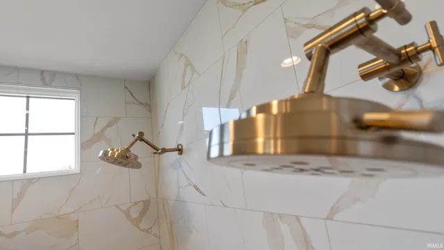 $1,649,900 | 447 Basalt Drive, Huntertown, IN 46748