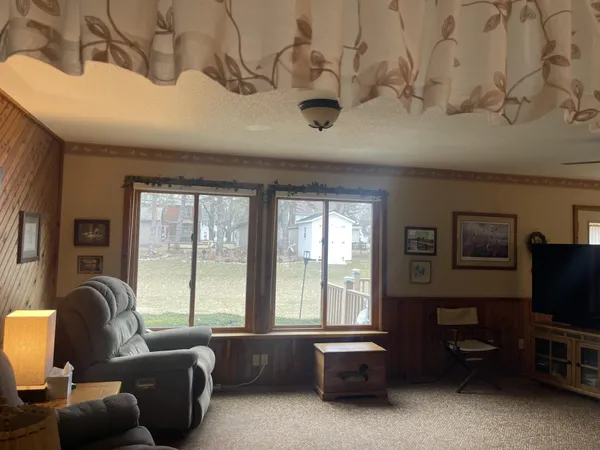 $269,900 | 207 East Hollett Street, Tracy, MN 56175