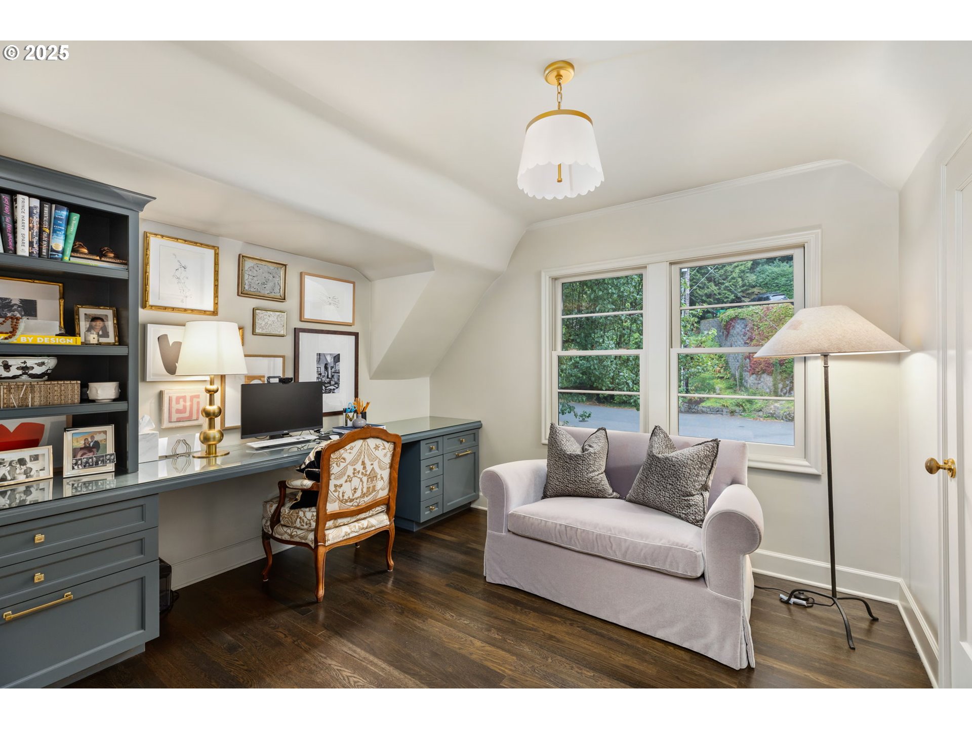 604 Northwest MacLeay Boulevard Portland, OR 97210 - Photo 41 of 46 a living room with furniture and a window