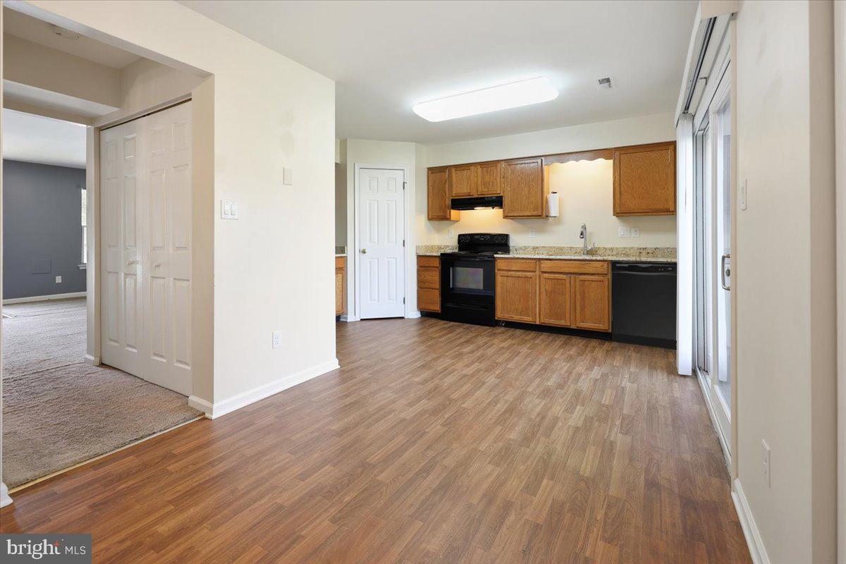 39 Chartwell Court Perryville, MD 21903 - Photo 11 of 37 Kitchen with granite countertops