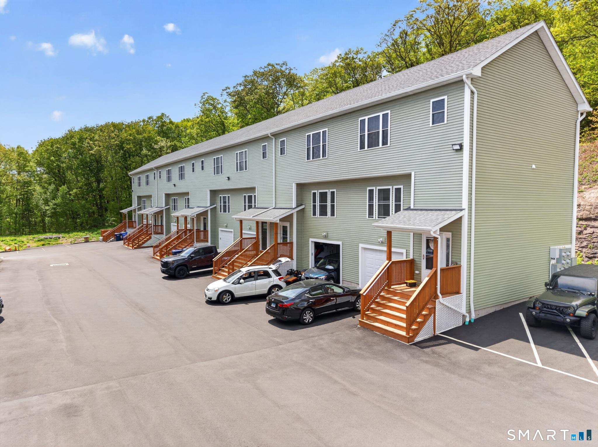 455 R Sherman Avenue, Unit 6 Hamden, CT 06518 - Photo 3 of 18
