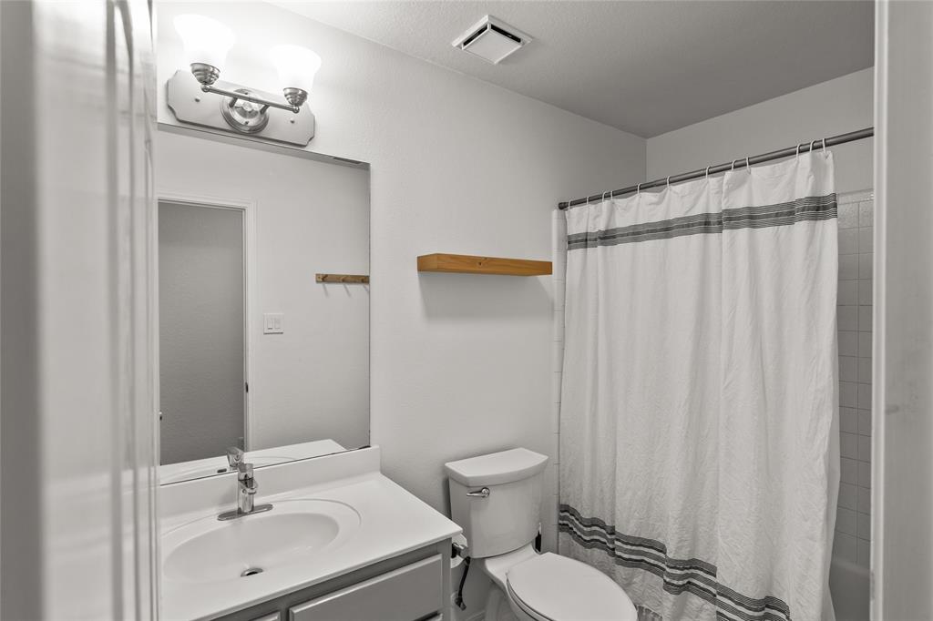3901 Caney Creek Road Austin, TX 78732 - Photo 15 of 18 Bathroom #2 upstairs