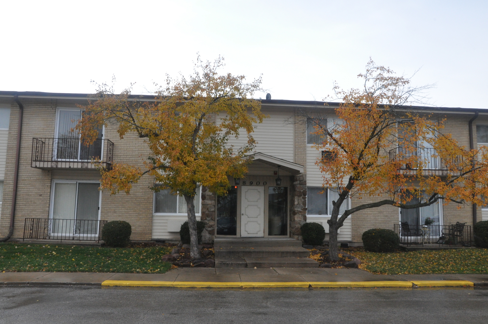 8900 David Place, Unit 1F Des Plaines, IL 60016 - Photo 1 of 13 a front view of a house with garden