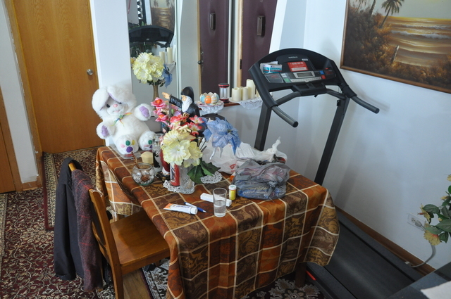 8900 David Place, Unit 1F Des Plaines, IL 60016 - Photo 7 of 13 a dining room with furniture and flowers