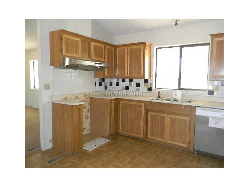 2570 West Simkins Road Pahrump, NV 89060 - Photo 11 of 20 Kitchen.