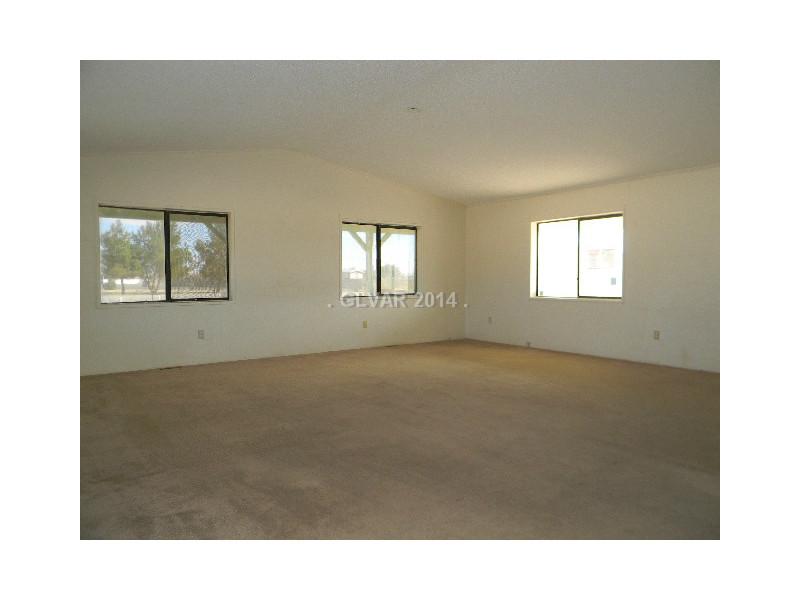 2570 West Simkins Road Pahrump, NV 89060 - Photo 13 of 20 Living Room.