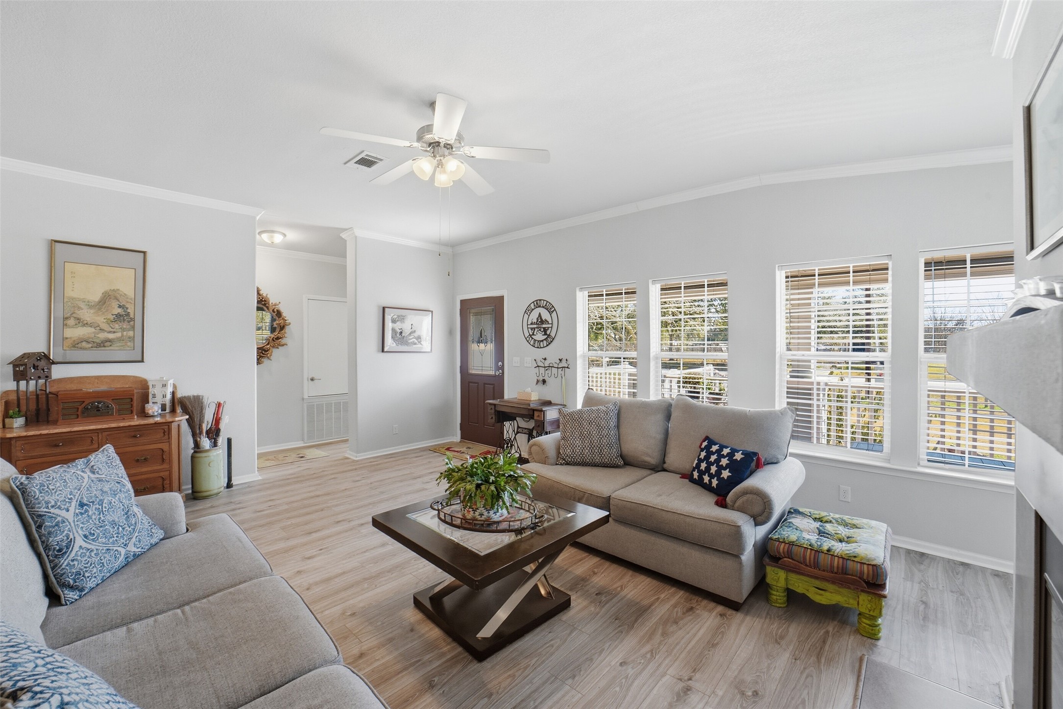 4007 Nancy Lane, Unit C546B Rosharon, TX 77583 - Photo 11 of 50 a living room with furniture and a large window