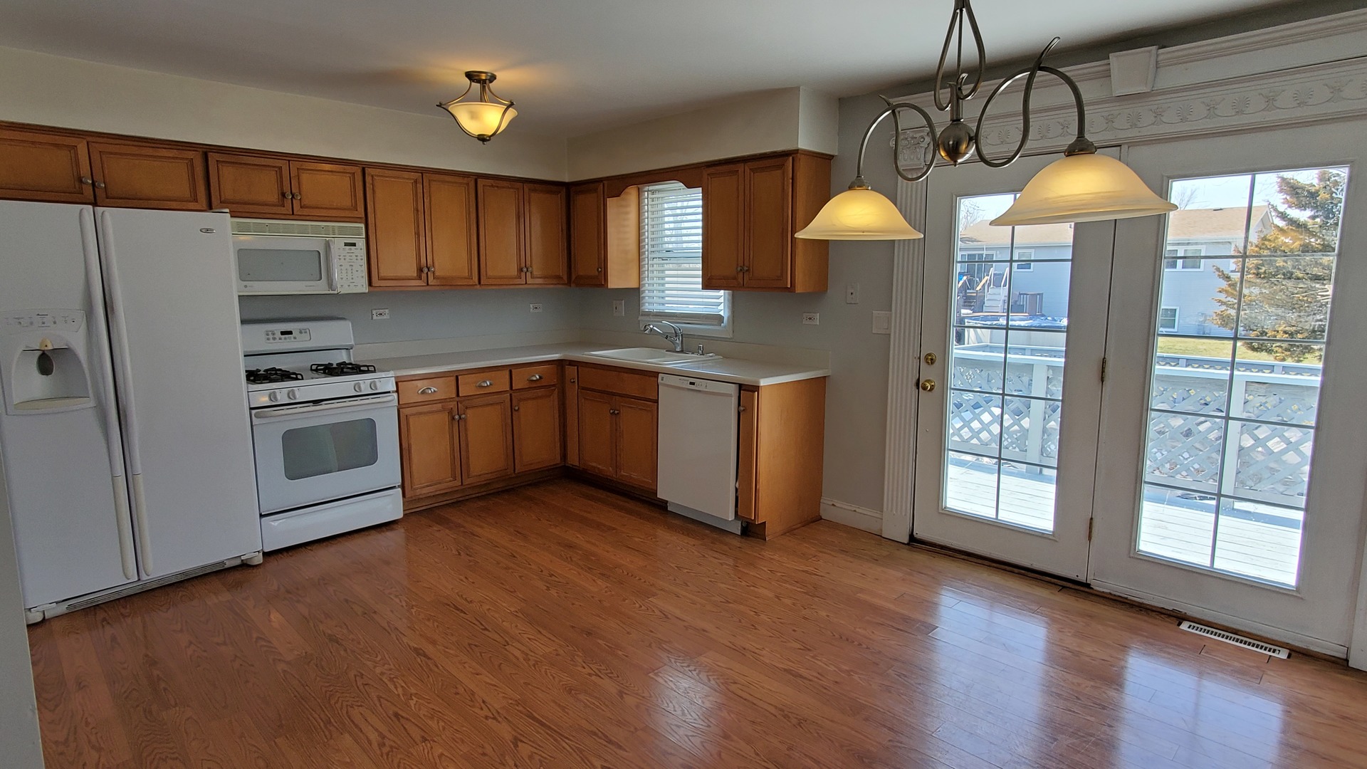 925 Lake Road New Lenox, IL 60451 - Photo 2 of 17