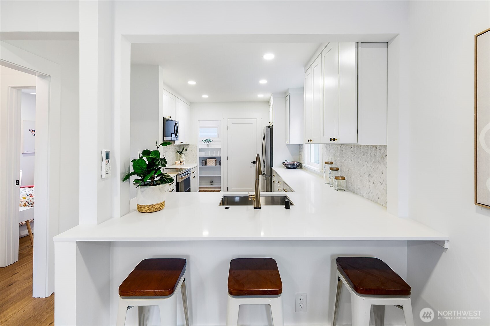 6018 41st Avenue Southwest Seattle, WA 98136 - Photo 4 of 17