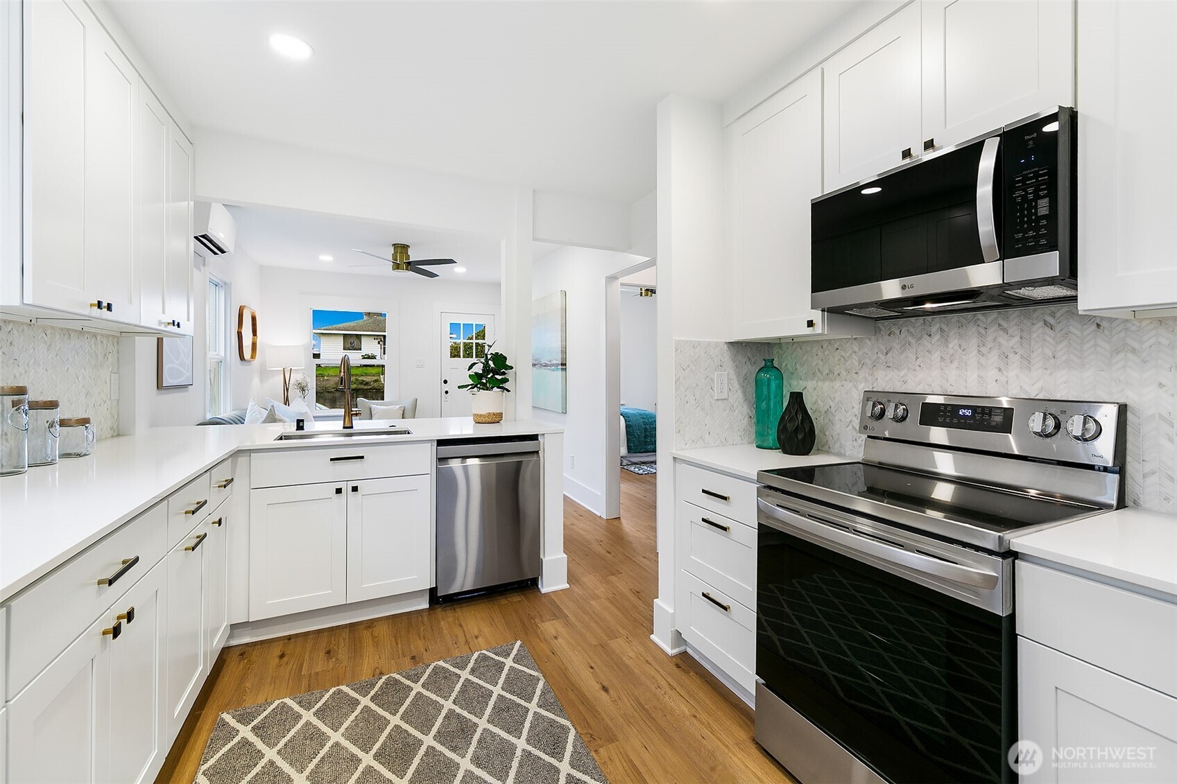 6018 41st Avenue Southwest Seattle, WA 98136 - Photo 5 of 17