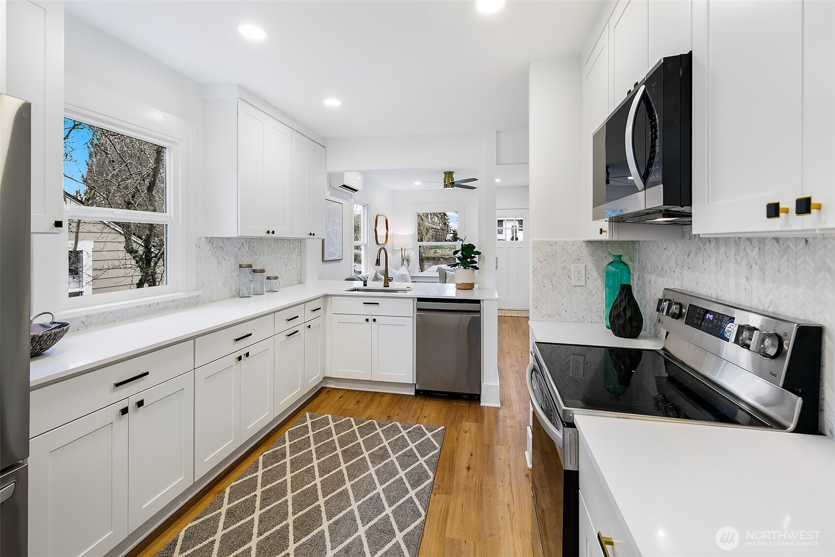 6018 41st Avenue Southwest Seattle, WA 98136 - Photo 8 of 17