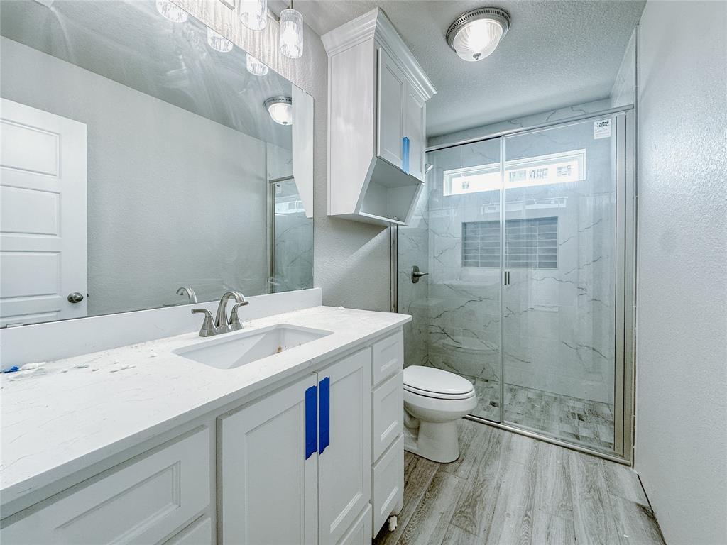 1341 Promised Land Road Hewitt, TX 76643 - Photo 15 of 34 a bathroom with a sink and a mirror