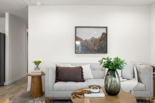 $179,500 | 208 East 44th Street, Unit 9, Garden City, ID 83714