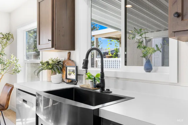 $179,500 | 208 East 44th Street, Unit 9, Garden City, ID 83714