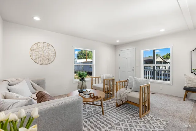 $179,500 | 208 East 44th Street, Unit 9, Garden City, ID 83714