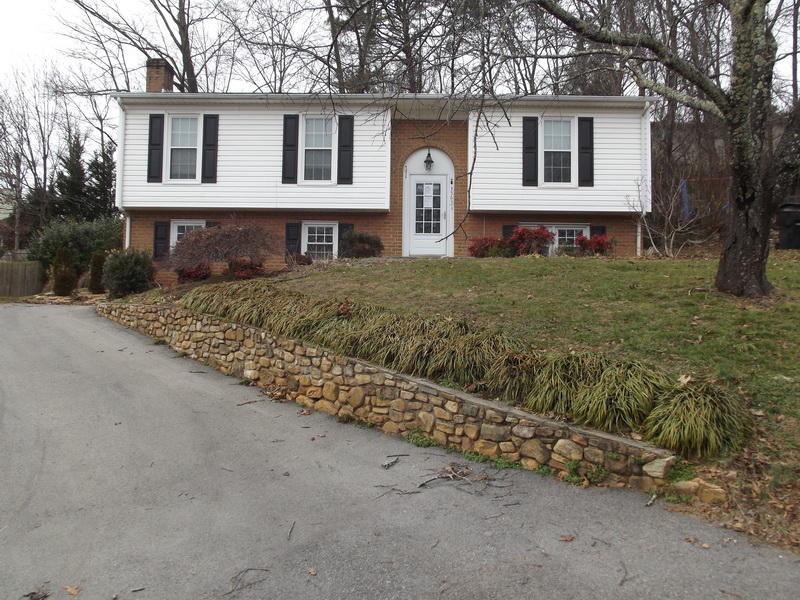 3565 Meadowlark Road Roanoke, VA 24018 - Photo 1 of 14 front
