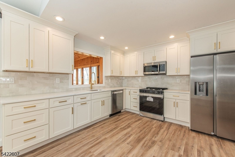 3 Maple Path Mount Arlington, NJ 07856 - Photo 4 of 32