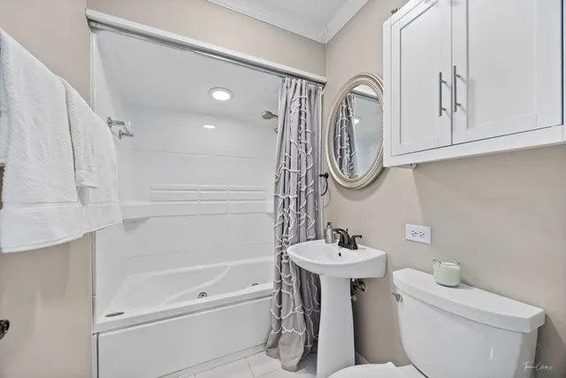 $3,900 | 4939 Lee Avenue, Downers Grove, IL 60515