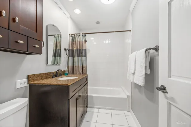 $3,900 | 4939 Lee Avenue, Downers Grove, IL 60515