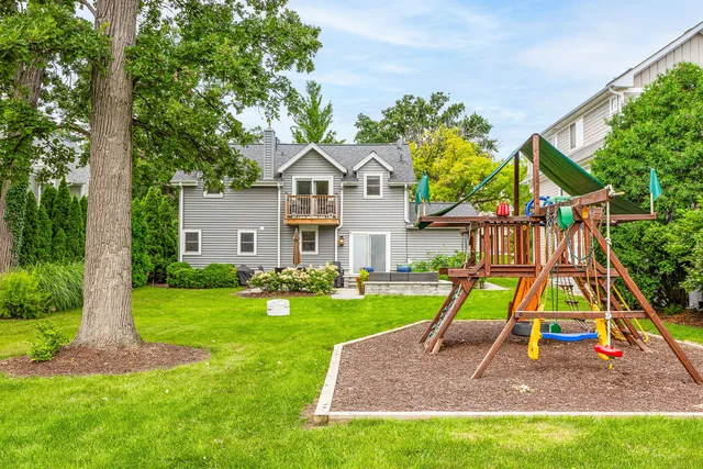 $3,900 | 4939 Lee Avenue, Downers Grove, IL 60515