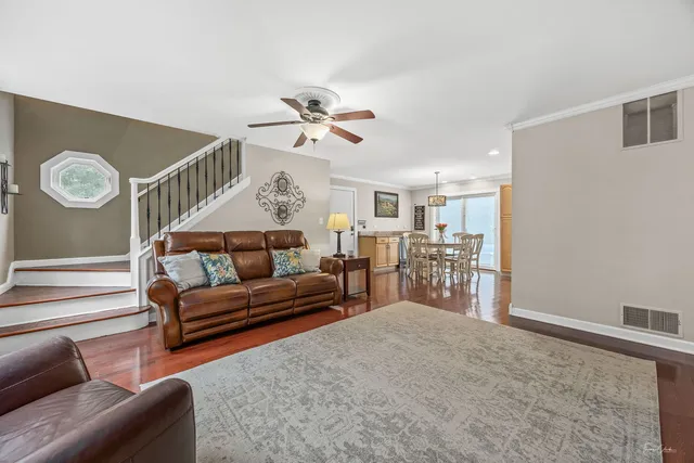 $3,900 | 4939 Lee Avenue, Downers Grove, IL 60515