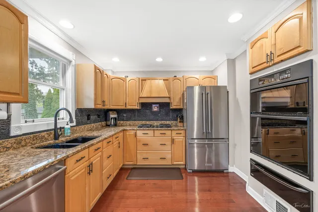 $3,900 | 4939 Lee Avenue, Downers Grove, IL 60515