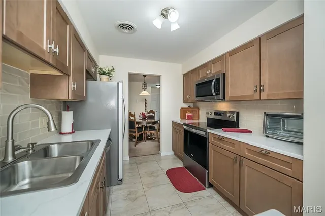 $249,900 | 1611 Walpole Drive, Unit C, Chesterfield, MO 63017