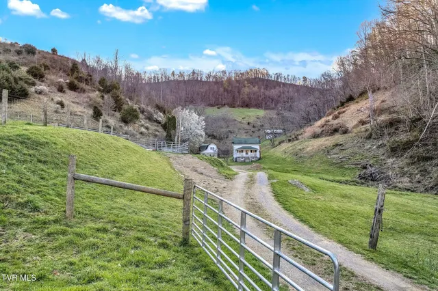 $1,599,900 | 736 Shelleys Road, Bristol, VA 24202