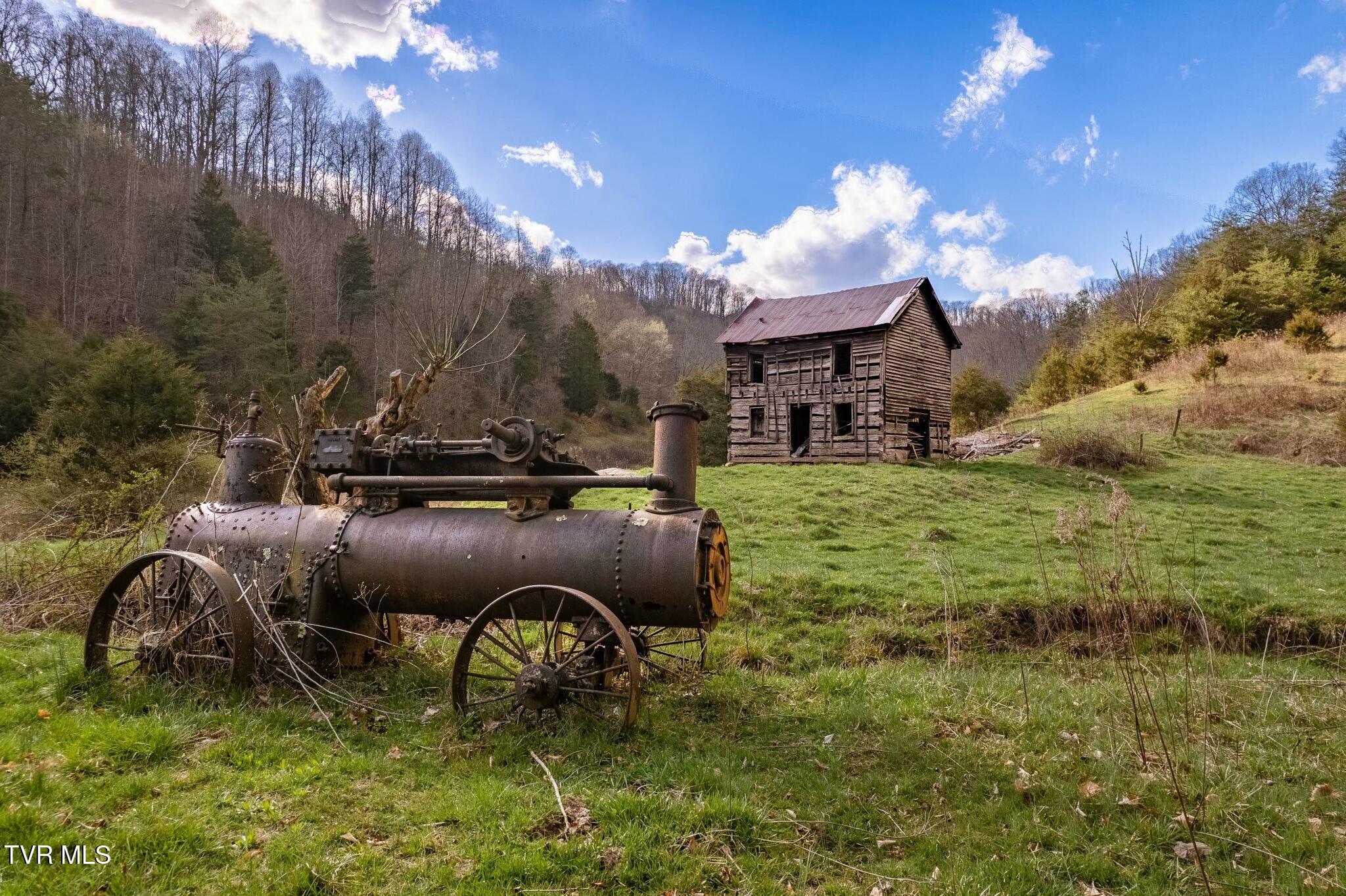 736 Shelleys Road Bristol, VA 24202 - Photo 2 of 82 tempImaget6aRLI