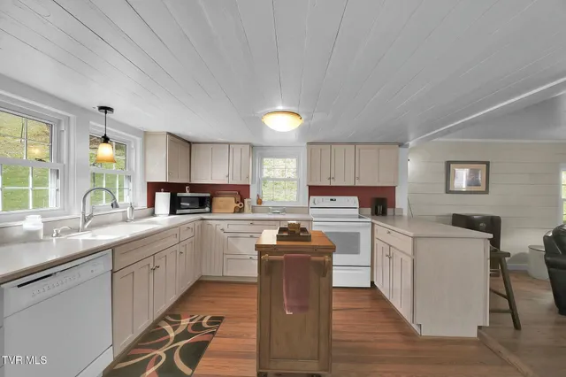 $1,599,900 | 736 Shelleys Road, Bristol, VA 24202