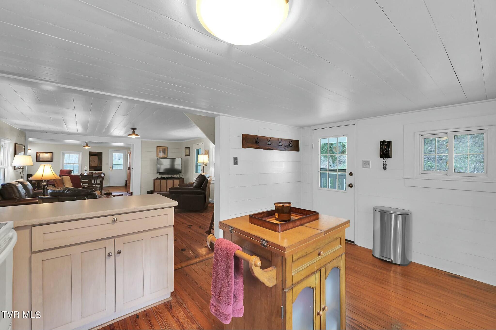 736 Shelleys Road Bristol, VA 24202 - Photo 29 of 82 tempImage7LodtF