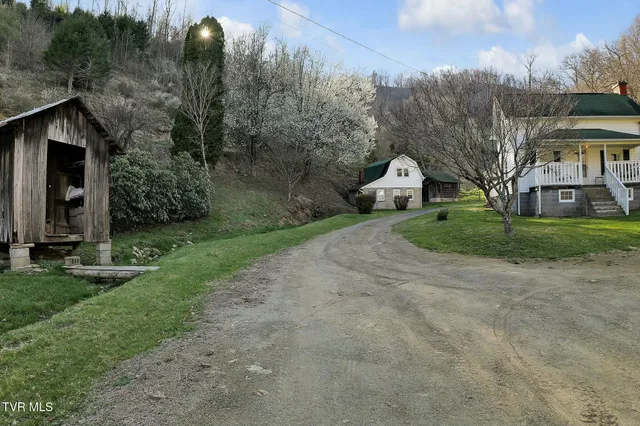 $1,599,900 | 736 Shelleys Road, Bristol, VA 24202