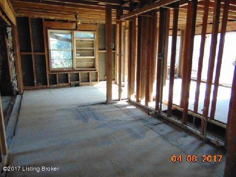 9003 Maple Road Louisville, KY 40228 - Photo 17 of 19 DSC02520