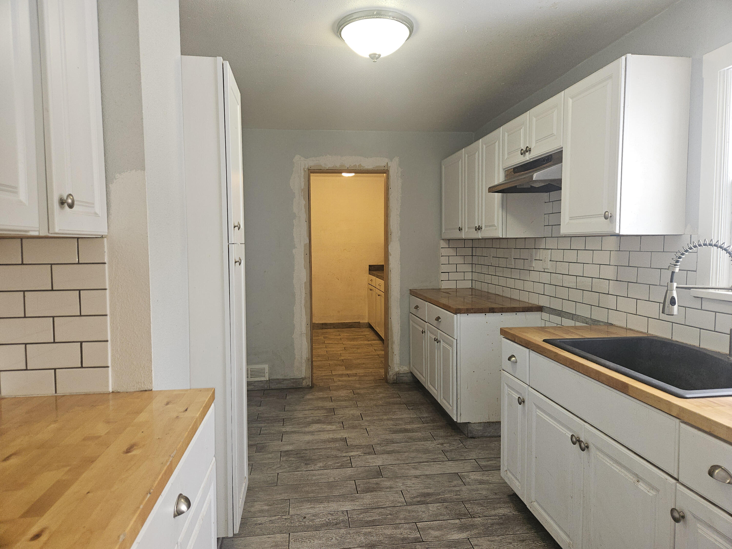 413 South H Street Lakeview, OR 97630 - Photo 4 of 17 4. Kitchen