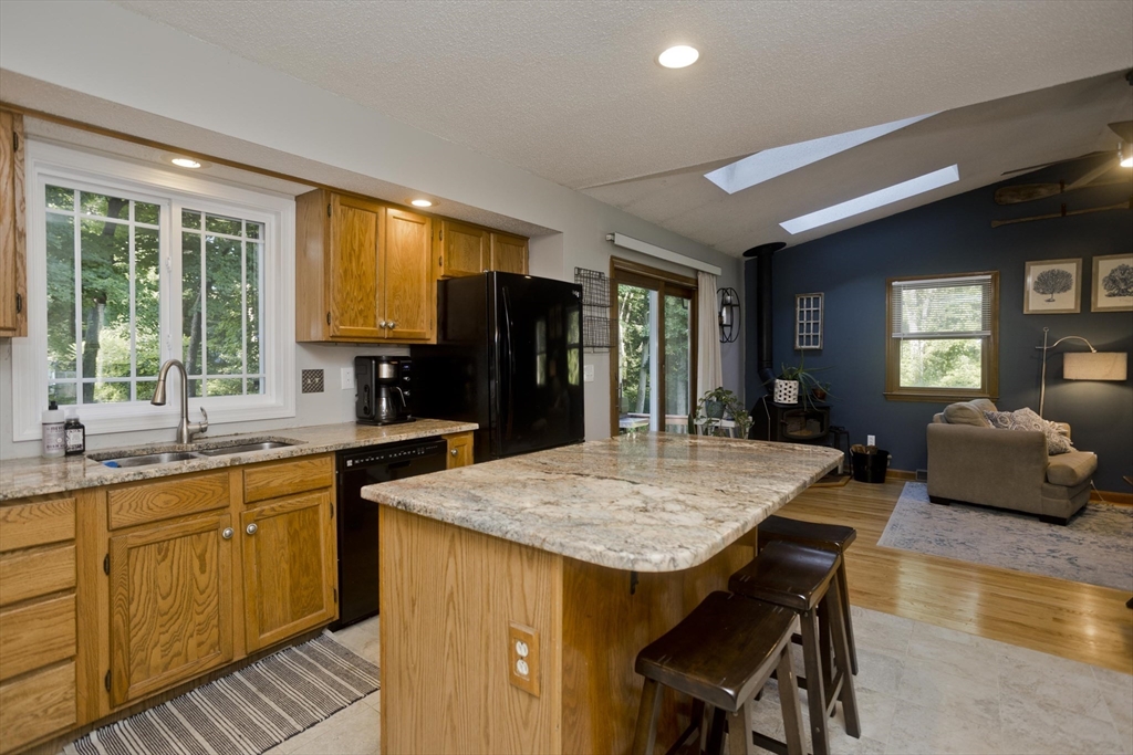 91 Amherst Street West Springfield, MA 01089 - Photo 8 of 42 Gallery Image 8