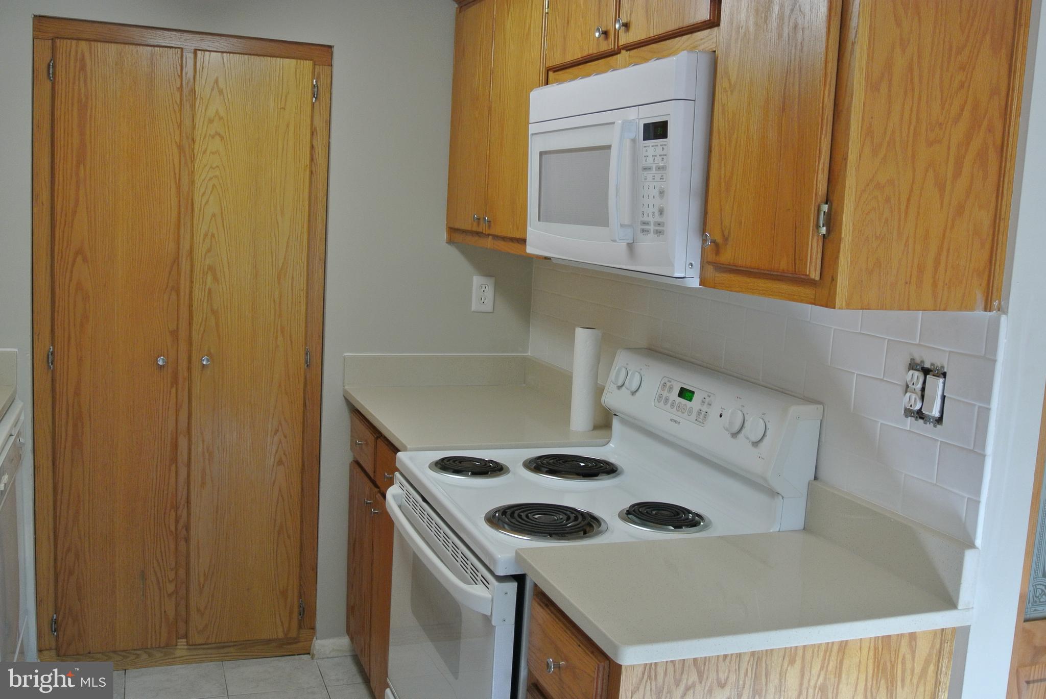 2908 Aspen Hill Road Baltimore, MD 21234 - Photo 9 of 38 All clean and white appliances