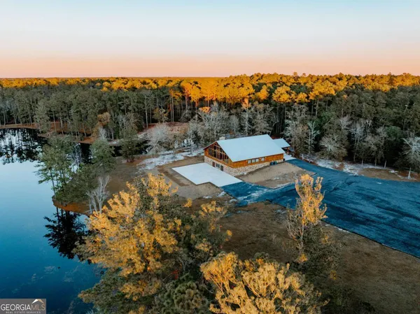 $1,600,000 | 3817 Central Avenue, Waycross, GA 31503