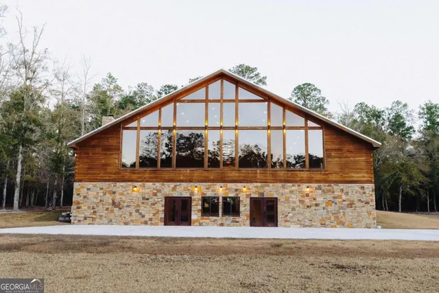 $1,600,000 | 3817 Central Avenue, Waycross, GA 31503