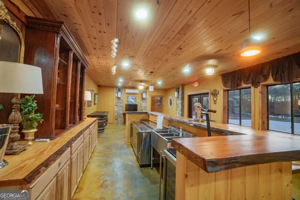 $1,600,000 | 3817 Central Avenue, Waycross, GA 31503