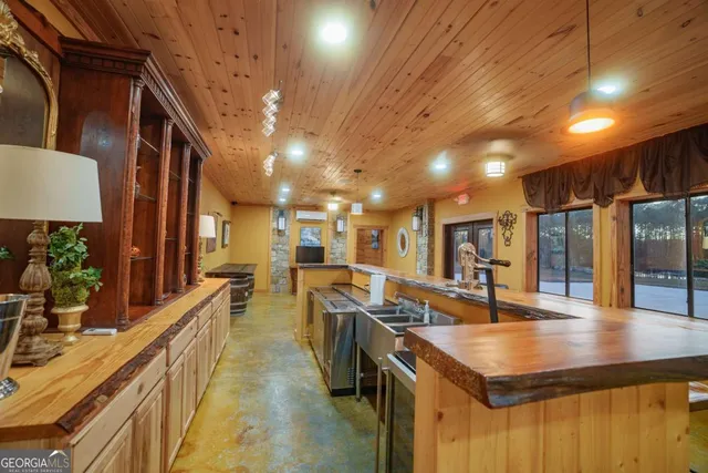 $1,600,000 | 3817 Central Avenue, Waycross, GA 31503