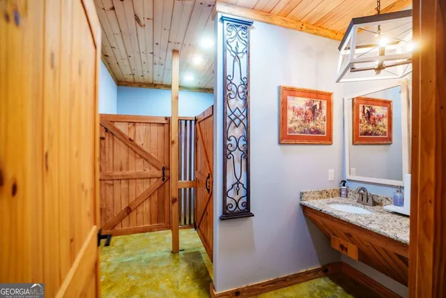 $1,600,000 | 3817 Central Avenue, Waycross, GA 31503