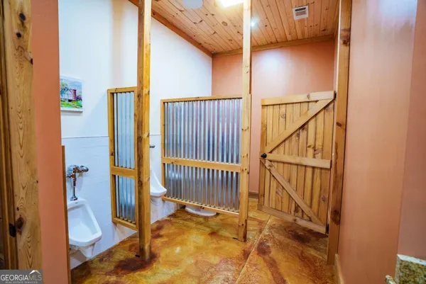 $1,600,000 | 3817 Central Avenue, Waycross, GA 31503