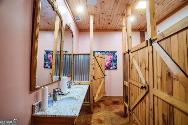 $1,600,000 | 3817 Central Avenue, Waycross, GA 31503