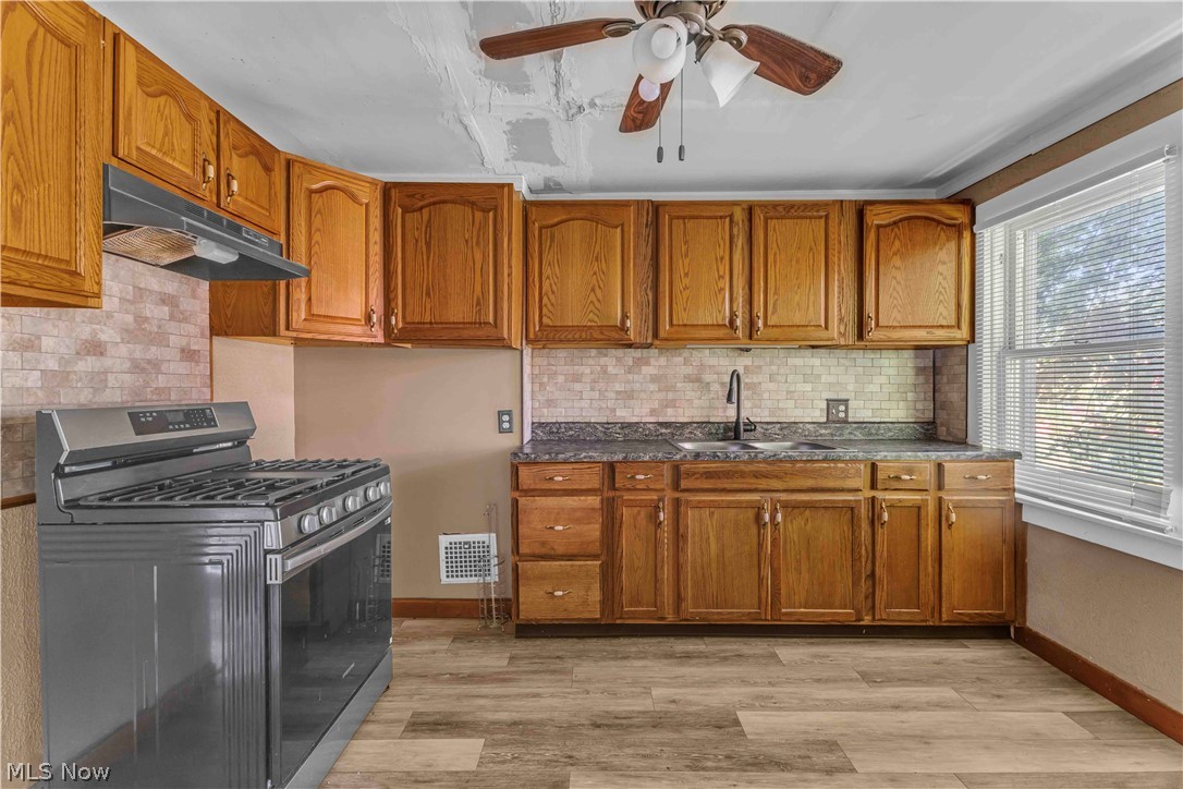 422 5th Street Struthers, OH 44471 - Photo 9 of 18