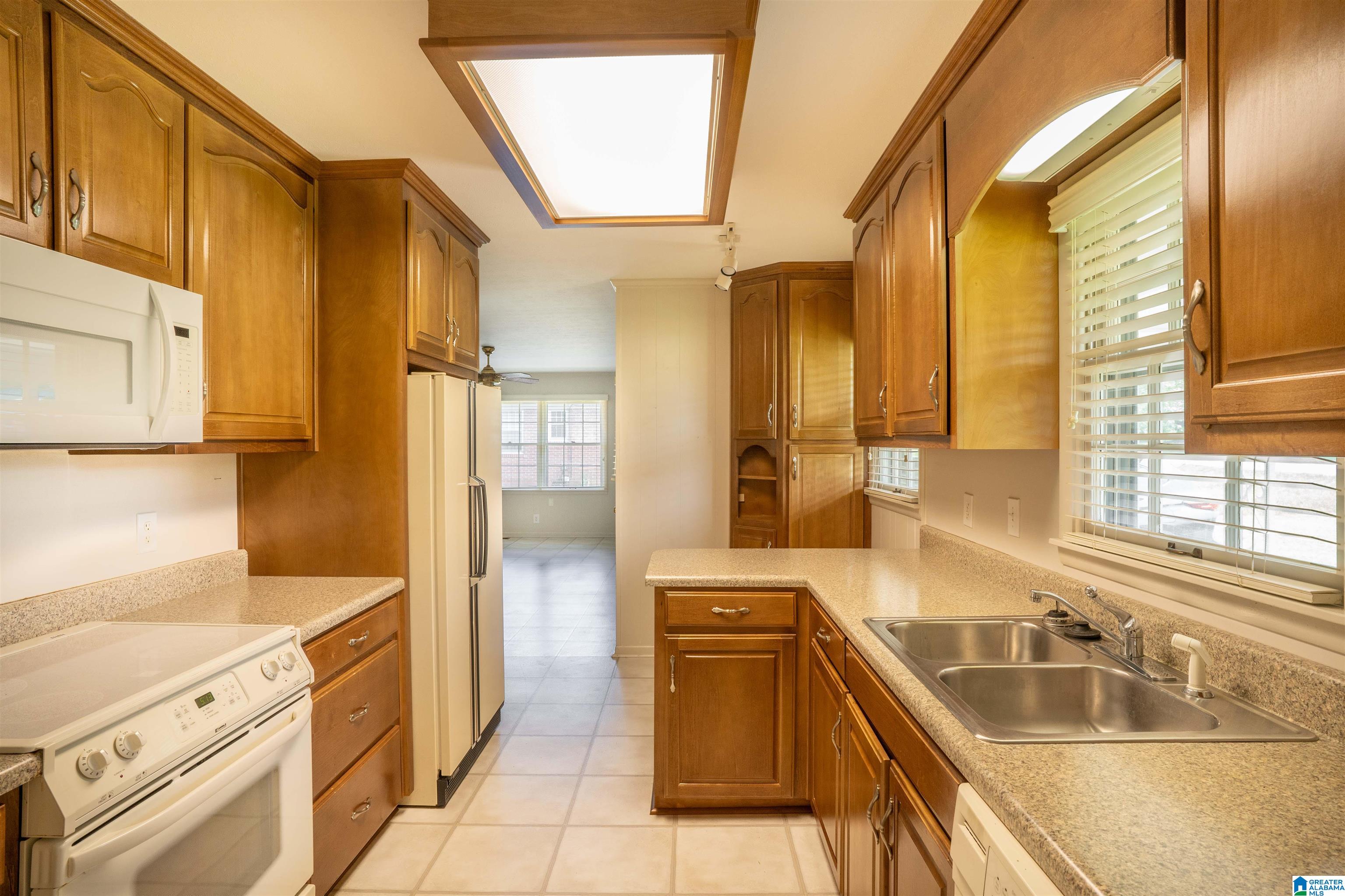 1016 Conger Road Anniston, AL 36207 - Photo 4 of 17
