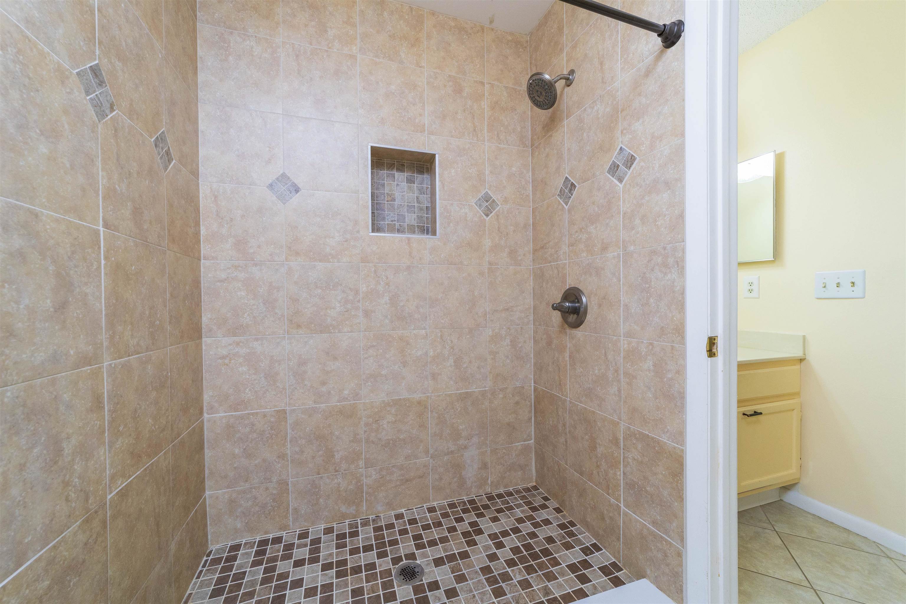 2 Catalonia Court St. Augustine, FL 32086 - Photo 12 of 28 a bathroom with a shower