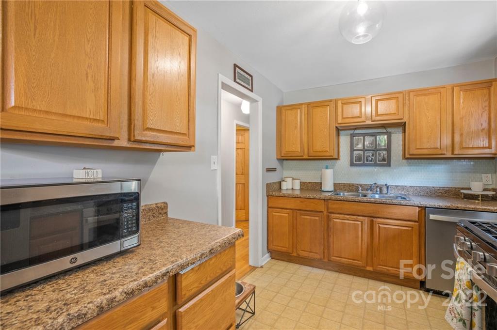 128 Longview Road Asheville, NC 28806 - Photo 16 of 45 Gallery Image 16