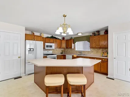 $519,000 | 113 Christopher Place, St. Louis, MO 63129